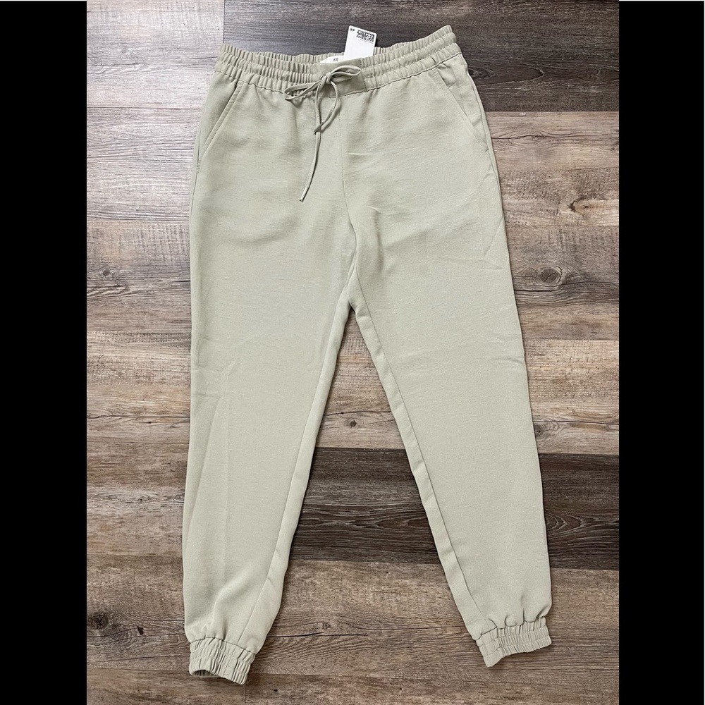 H&M  Women’s Relaxed Jogger Pants Sz 6 Light Olive Green